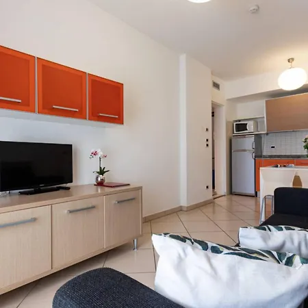 Quiet Retreat In The Heart Of Apartment *